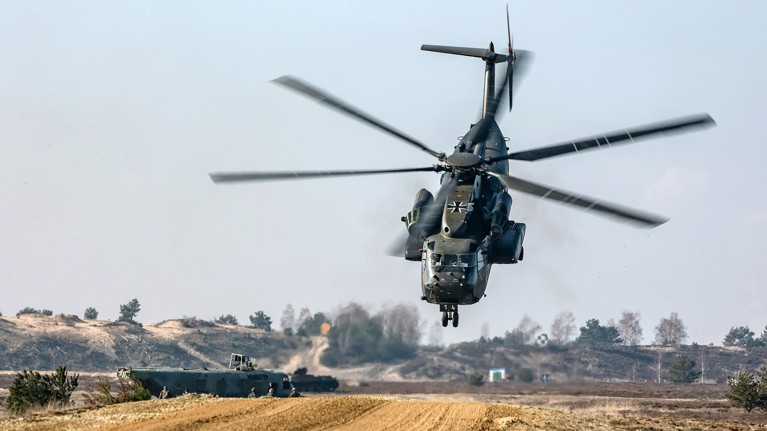 主教练临场指挥干预是否比赛前战术布置更重要，教练员赛场指挥的原则